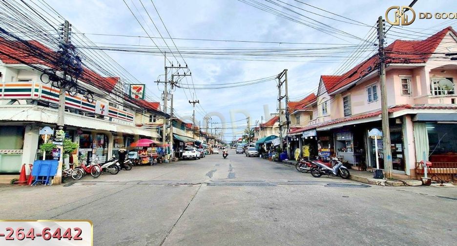 For sale 3 bedrooms townhouse in Mueang Samut Sakhon, Samut Sakhon