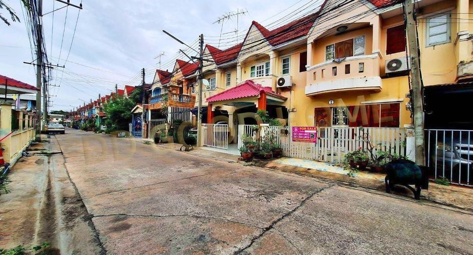 For sale 3 bedrooms townhouse in Mueang Samut Sakhon, Samut Sakhon