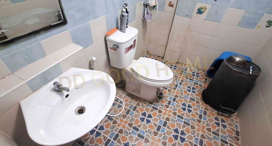 For sale 3 bedrooms townhouse in Mueang Samut Sakhon, Samut Sakhon