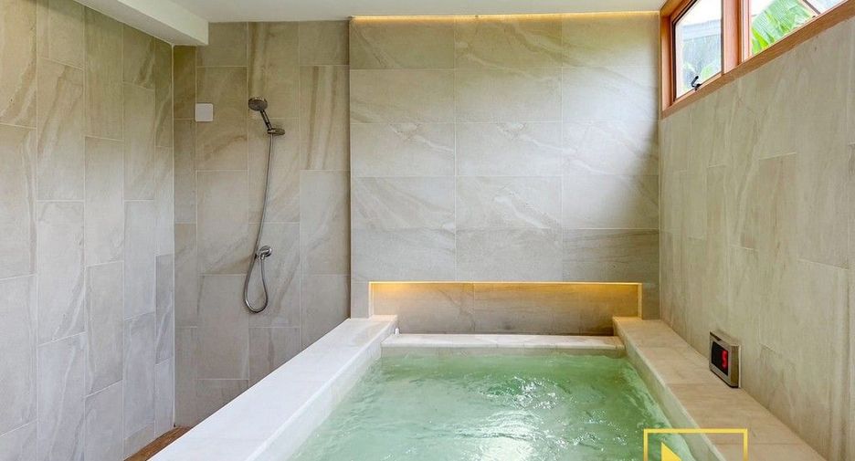 For rent 4 bedrooms townhouse in Watthana, Bangkok
