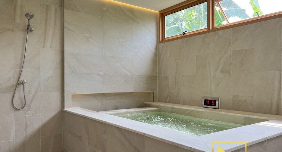For rent 4 bedrooms townhouse in Watthana, Bangkok