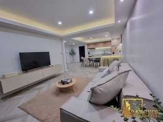 For rent 4 bedrooms townhouse in Watthana, Bangkok