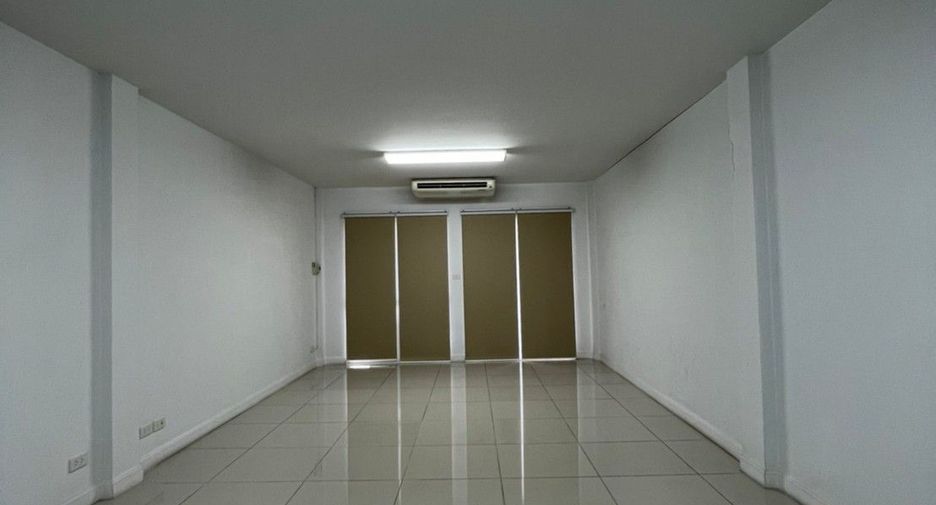 For sale 3 bedrooms retail Space in Mueang Chiang Mai, Chiang Mai