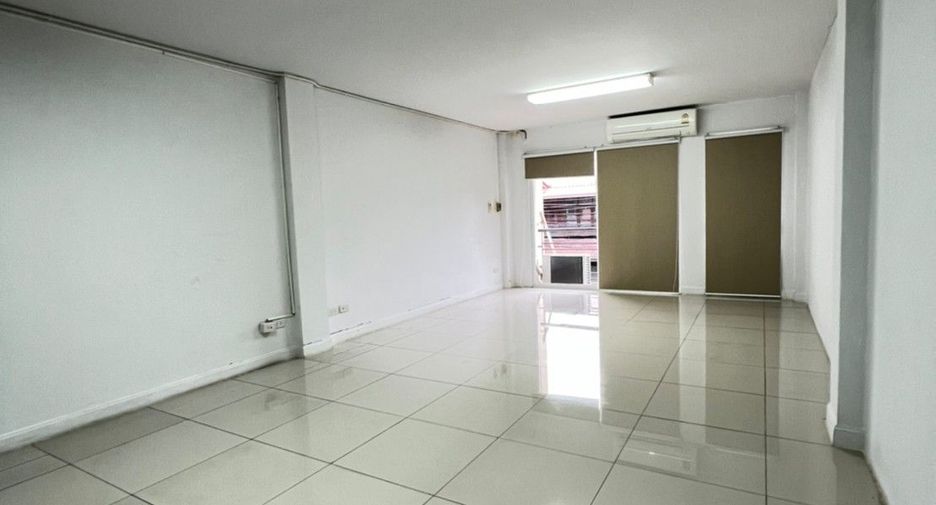 For sale 3 bedrooms retail Space in Mueang Chiang Mai, Chiang Mai