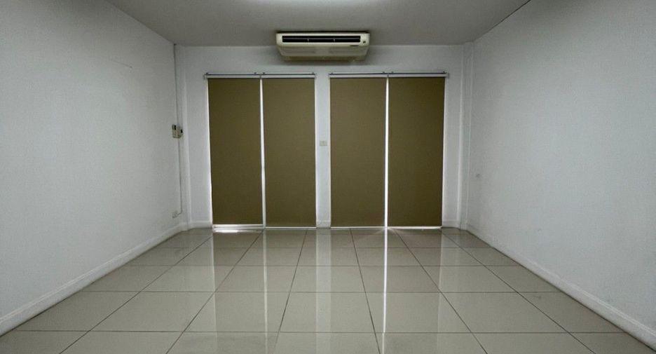 For sale 3 bedrooms retail Space in Mueang Chiang Mai, Chiang Mai