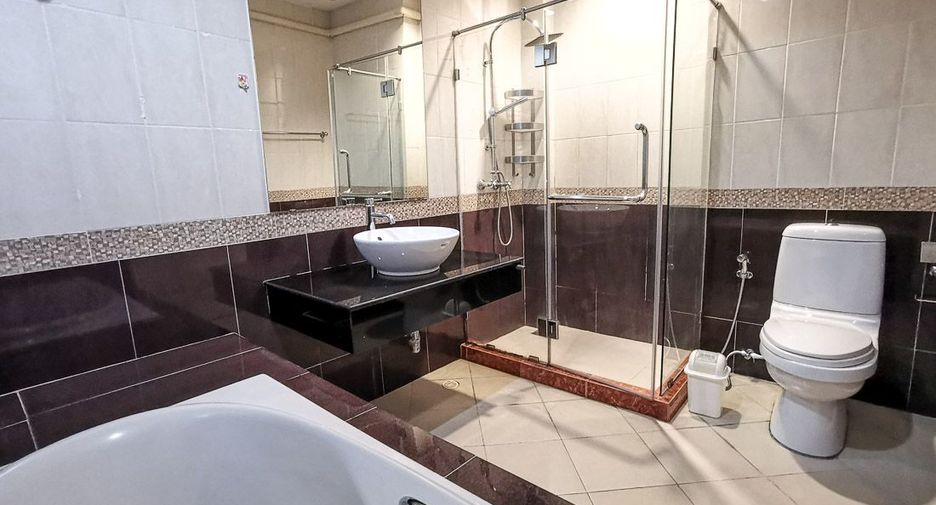 Reihenhaus zur Miete mit 4 Zimmer in Yan Nawa, Bangkok