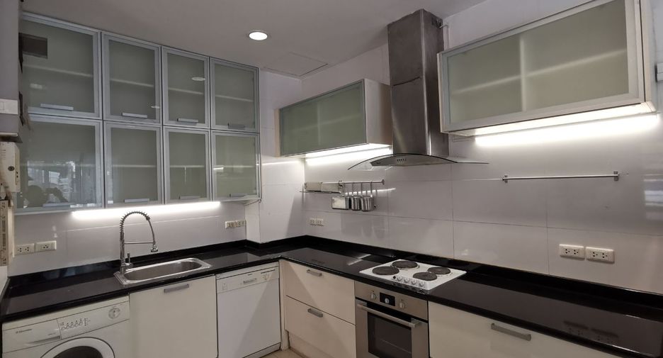 Reihenhaus zur Miete mit 4 Zimmer in Yan Nawa, Bangkok