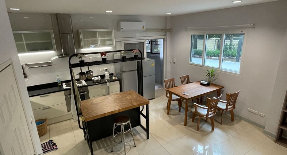 Reihenhaus zur Miete mit 4 Zimmer in Yan Nawa, Bangkok