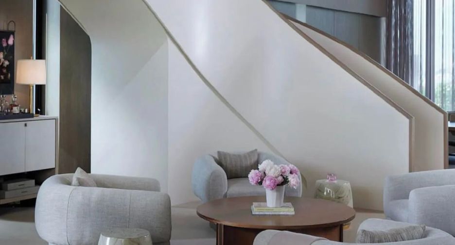 Condo en venta de 3 habitaciones en Yan Nawa, Bangkok