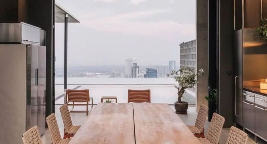 Condo en venta de 3 habitaciones en Yan Nawa, Bangkok