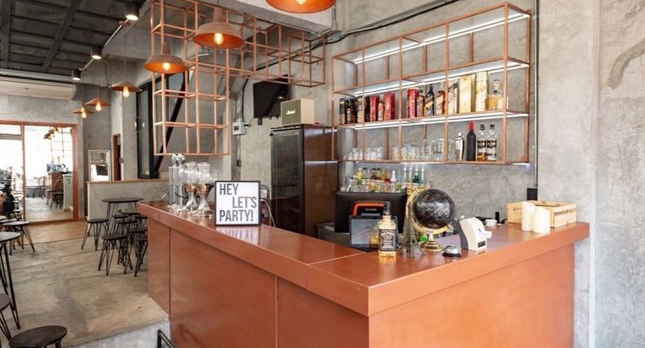 For rent and for sale 5 bed retail Space in Din Daeng, Bangkok
