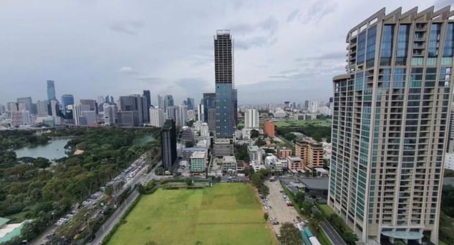 Wohnung zur Miete mit 3 Zimmer in Pathum Wan, Bangkok