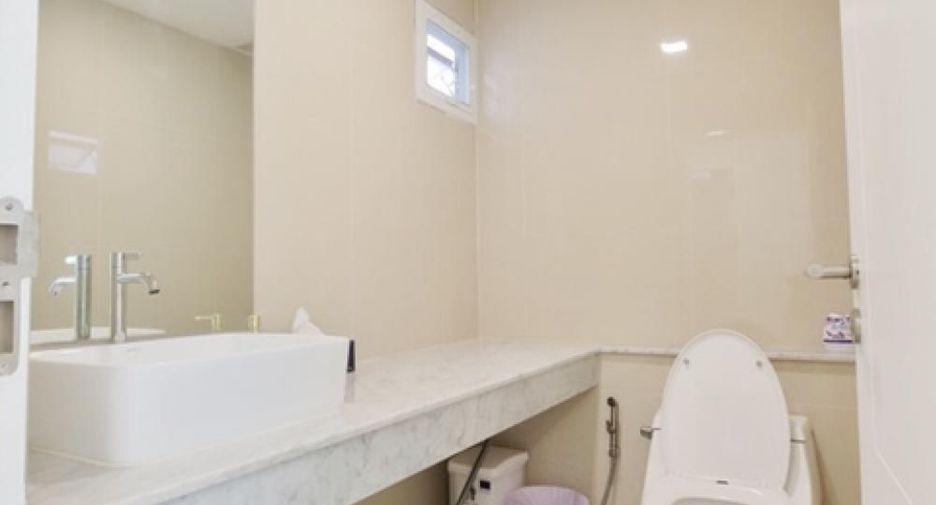Reihenhaus zum Kauf mit 3 Zimmer in Watthana, Bangkok