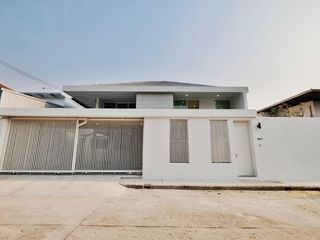 Reihenhaus zum Kauf mit 3 Zimmer in Watthana, Bangkok