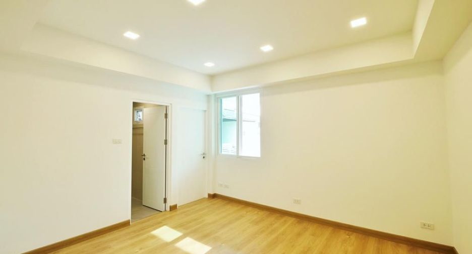 Reihenhaus zum Kauf mit 3 Zimmer in Watthana, Bangkok