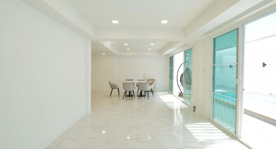 Reihenhaus zum Kauf mit 3 Zimmer in Watthana, Bangkok