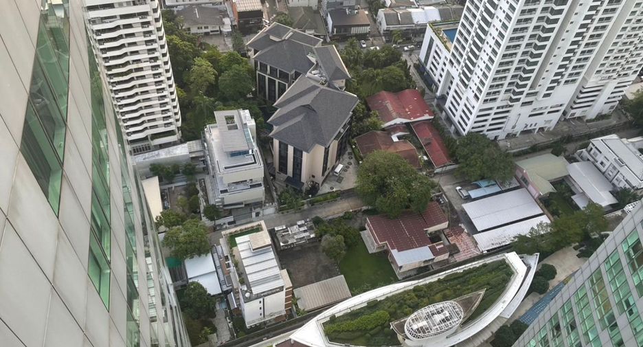 For sale 3 bedrooms condo in Khlong Toei, Bangkok