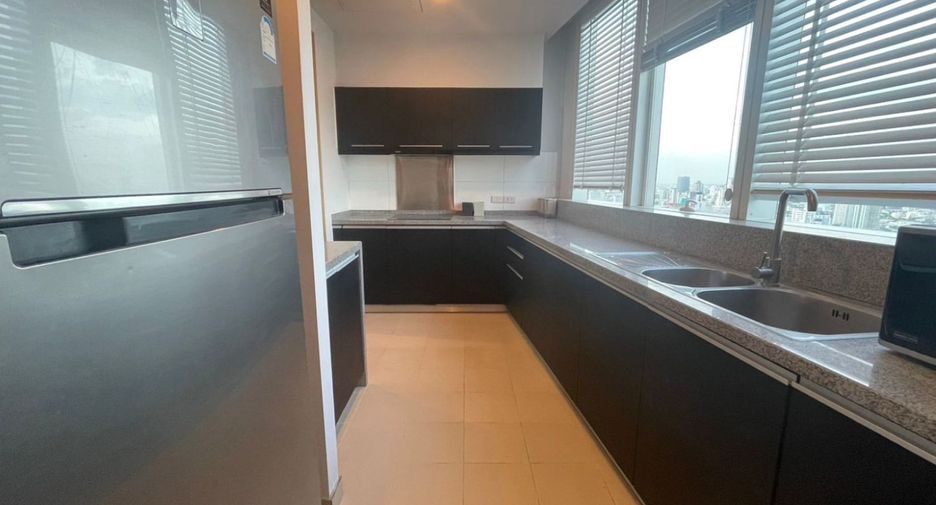 For sale 3 bedrooms condo in Khlong Toei, Bangkok