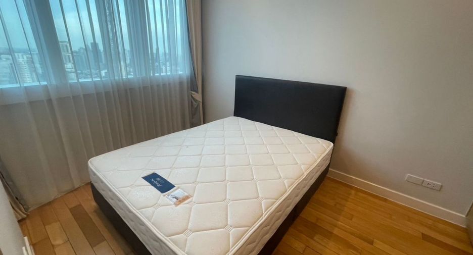 For sale 3 bedrooms condo in Khlong Toei, Bangkok
