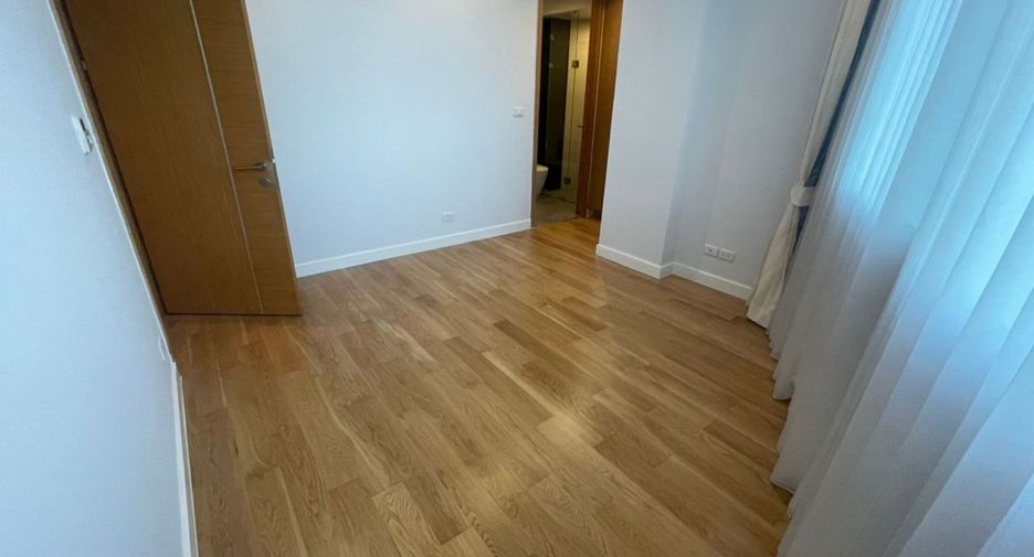 For sale 3 bedrooms condo in Khlong Toei, Bangkok