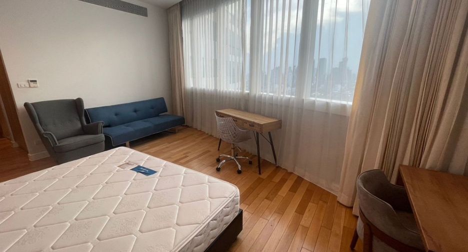 For sale 3 bedrooms condo in Khlong Toei, Bangkok
