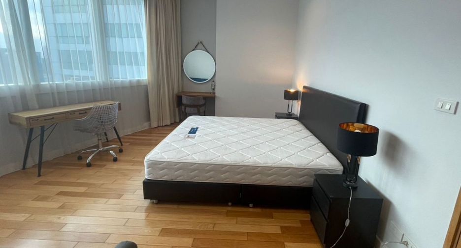 For sale 3 bedrooms condo in Khlong Toei, Bangkok