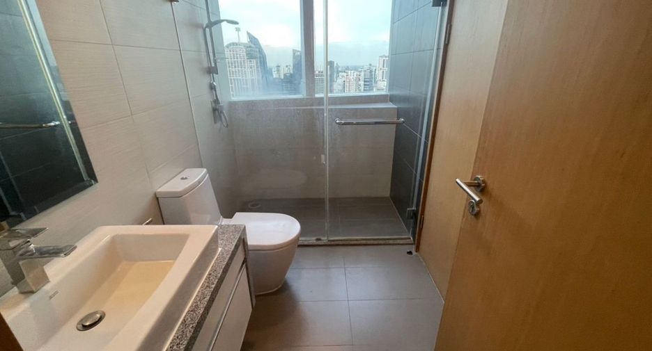 For sale 3 bedrooms condo in Khlong Toei, Bangkok