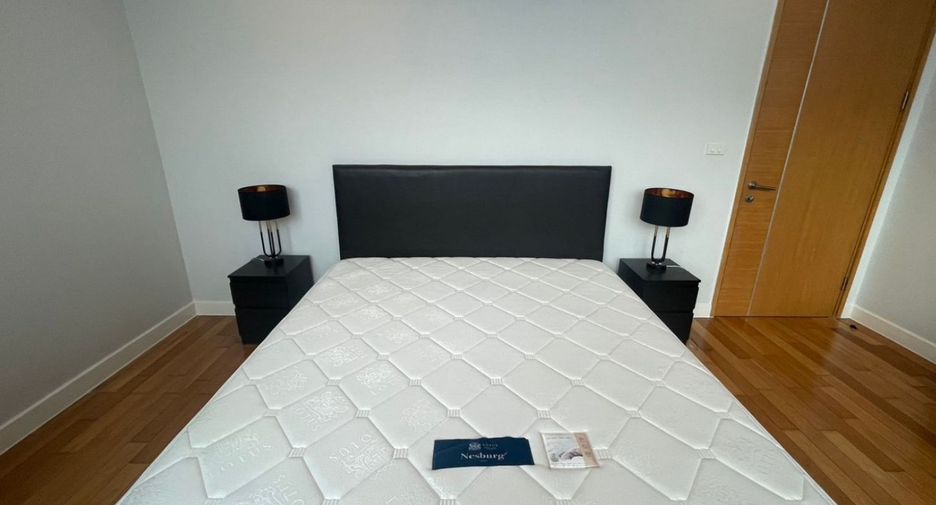 For sale 3 bedrooms condo in Khlong Toei, Bangkok