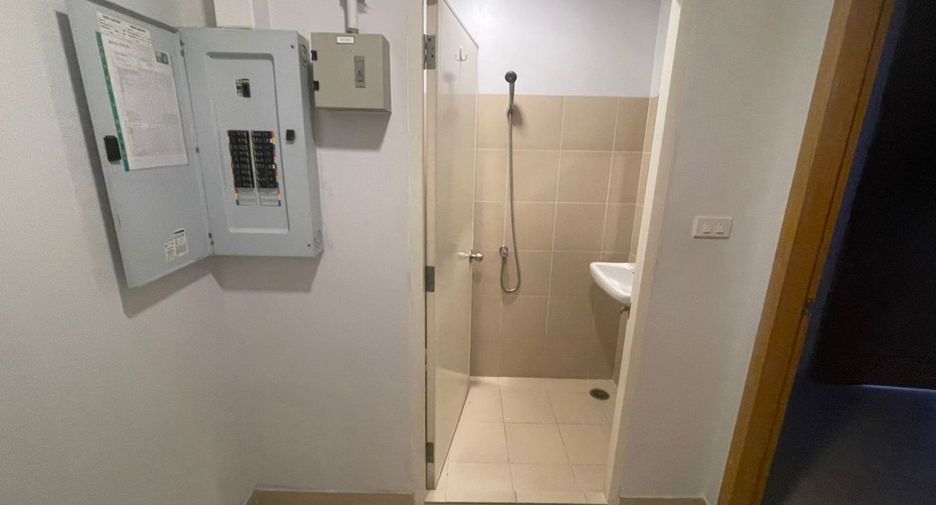 For sale 3 bedrooms condo in Khlong Toei, Bangkok