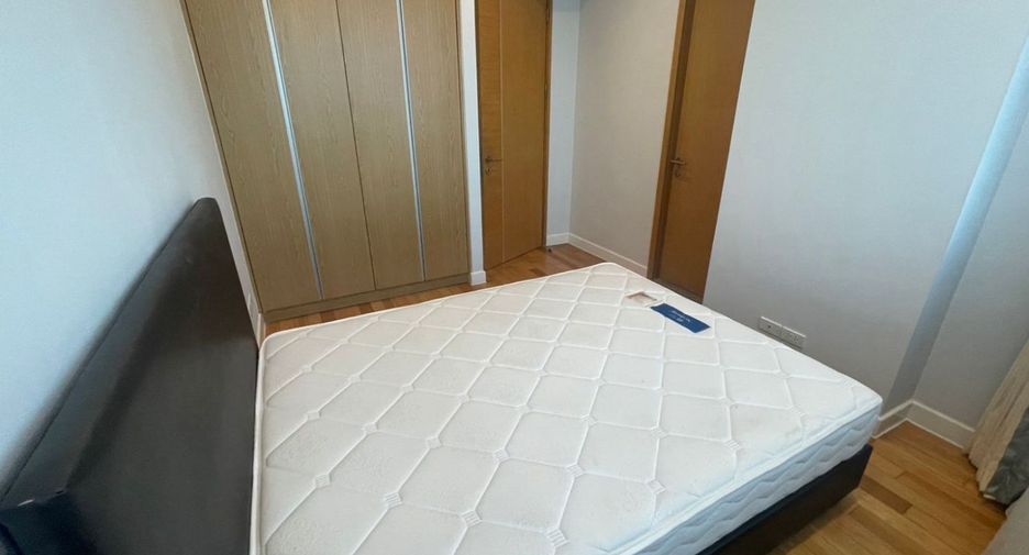 For sale 3 bedrooms condo in Khlong Toei, Bangkok