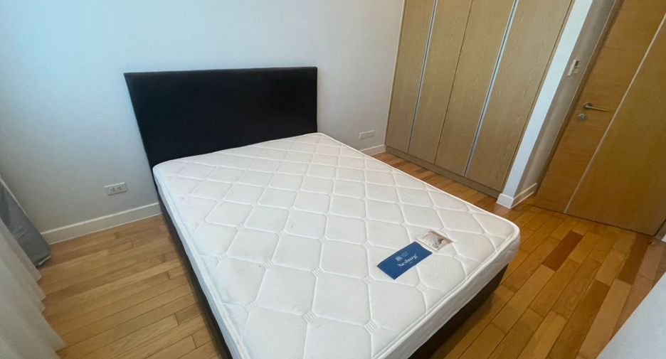 For sale 3 bedrooms condo in Khlong Toei, Bangkok