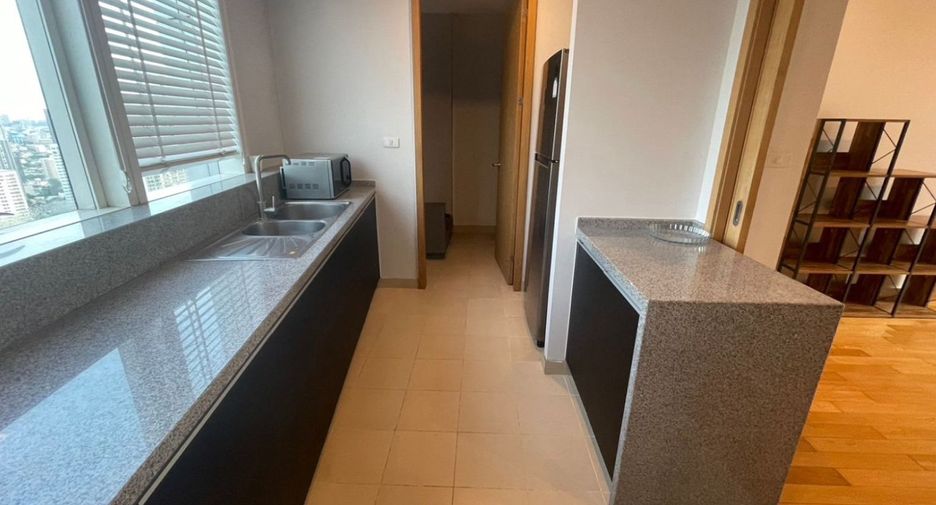 For sale 3 bedrooms condo in Khlong Toei, Bangkok