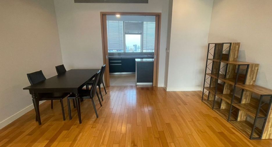 For sale 3 bedrooms condo in Khlong Toei, Bangkok