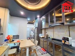 For rent そして for sale 2 Beds retail Space in Bang Kapi, Bangkok