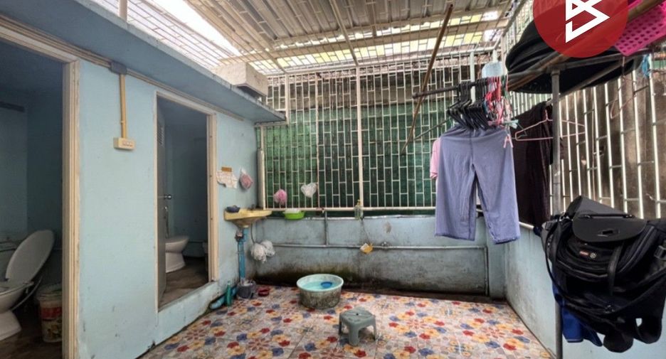For sale 10 bed retail Space in Rat Burana, Bangkok
