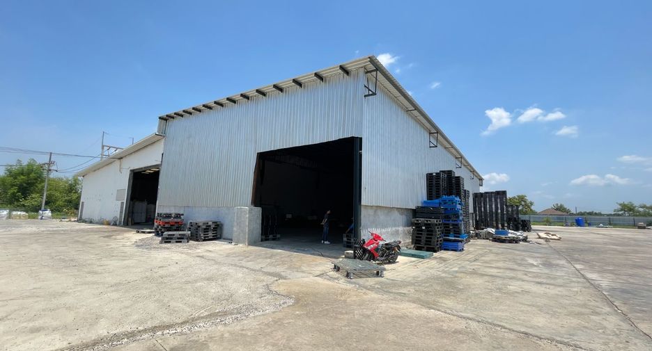 For rent and for sale 3 bed warehouse in Phanat Nikhom, Chonburi