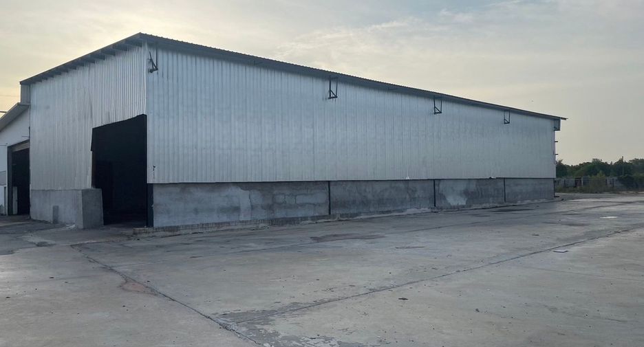 For rent and for sale 3 bed warehouse in Phanat Nikhom, Chonburi