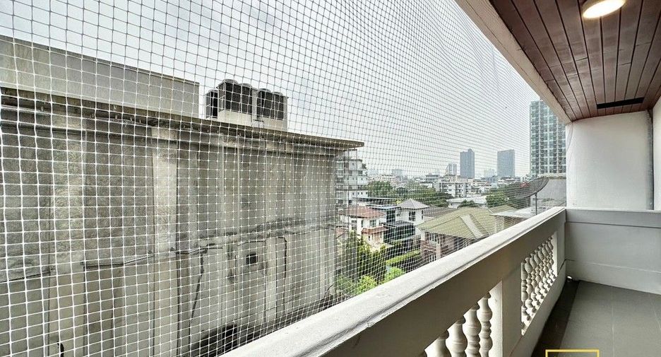 À louer 2 chambres condo à Watthana, Bangkok