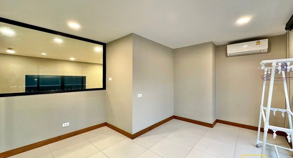 À louer 2 chambres condo à Watthana, Bangkok