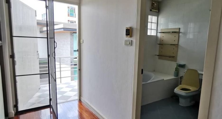 À louer 1 chambre maison de ville à Phaya Thai, Bangkok