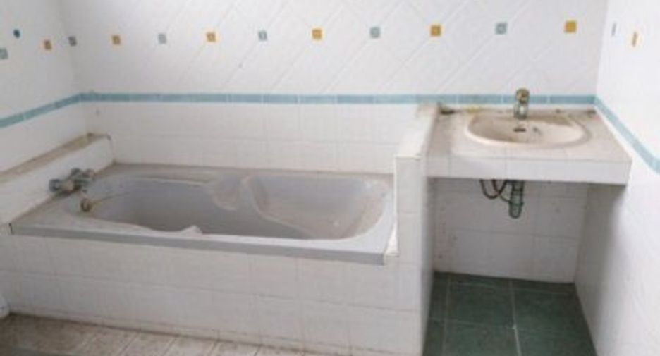 For sale 4 bedrooms house in Mueang Prachuap Khiri Khan, Prachuap Khiri Khan