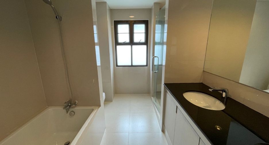 À louer studio appartement à Yan Nawa, Bangkok