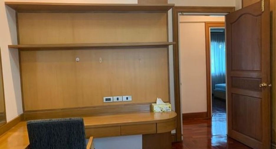 For rent 4 bedrooms house in Bang Na, Bangkok