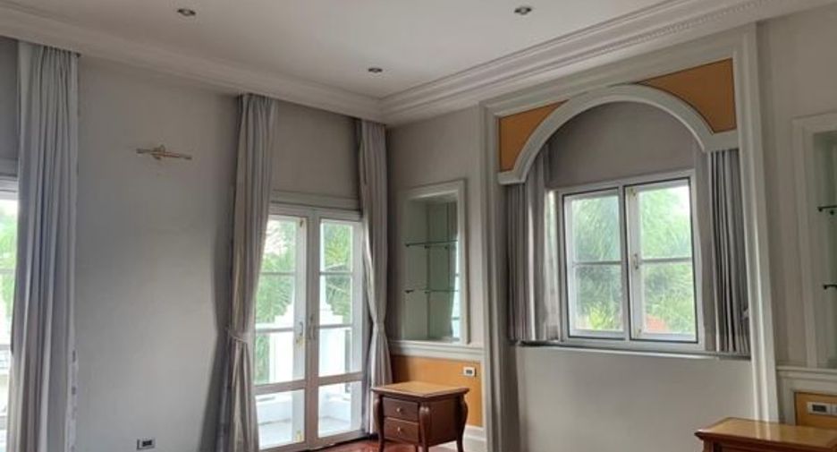 For rent 4 bedrooms house in Bang Na, Bangkok