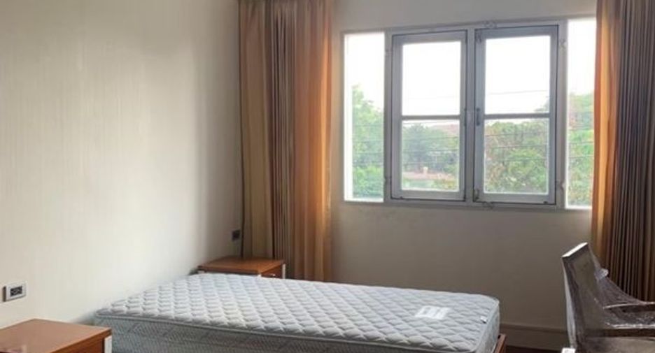 For rent 4 bedrooms house in Bang Na, Bangkok