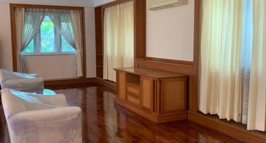 For rent 4 bedrooms house in Bang Na, Bangkok