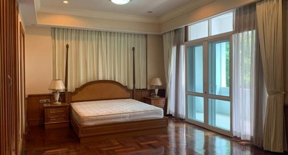 For rent 4 bedrooms house in Bang Na, Bangkok