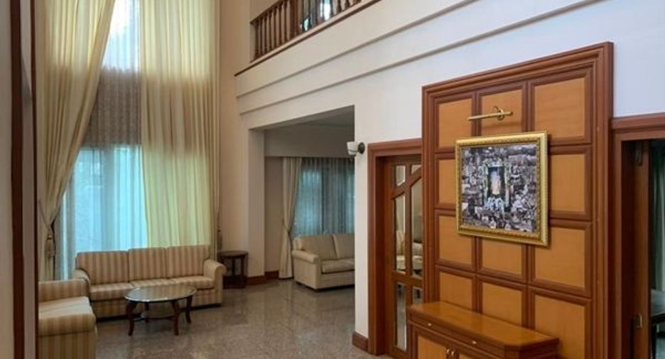 For rent 4 bedrooms house in Bang Na, Bangkok