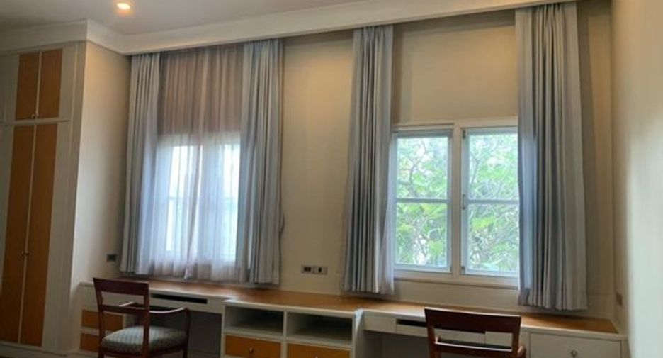 For rent 4 bedrooms house in Bang Na, Bangkok
