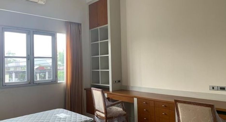 For rent 4 bedrooms house in Bang Na, Bangkok